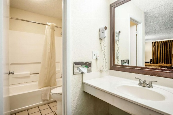 Econo Lodge Knoxville image 15