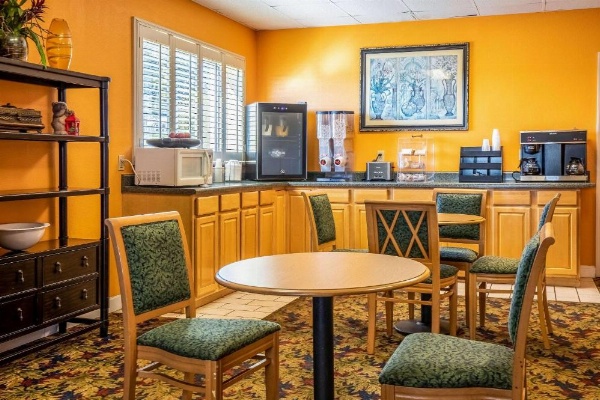Econo Lodge Knoxville image 20