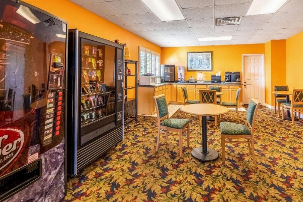 Econo Lodge Knoxville image 22